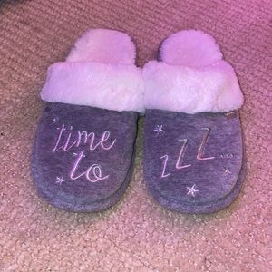 Time to Z comfortable slippers Size 6-7